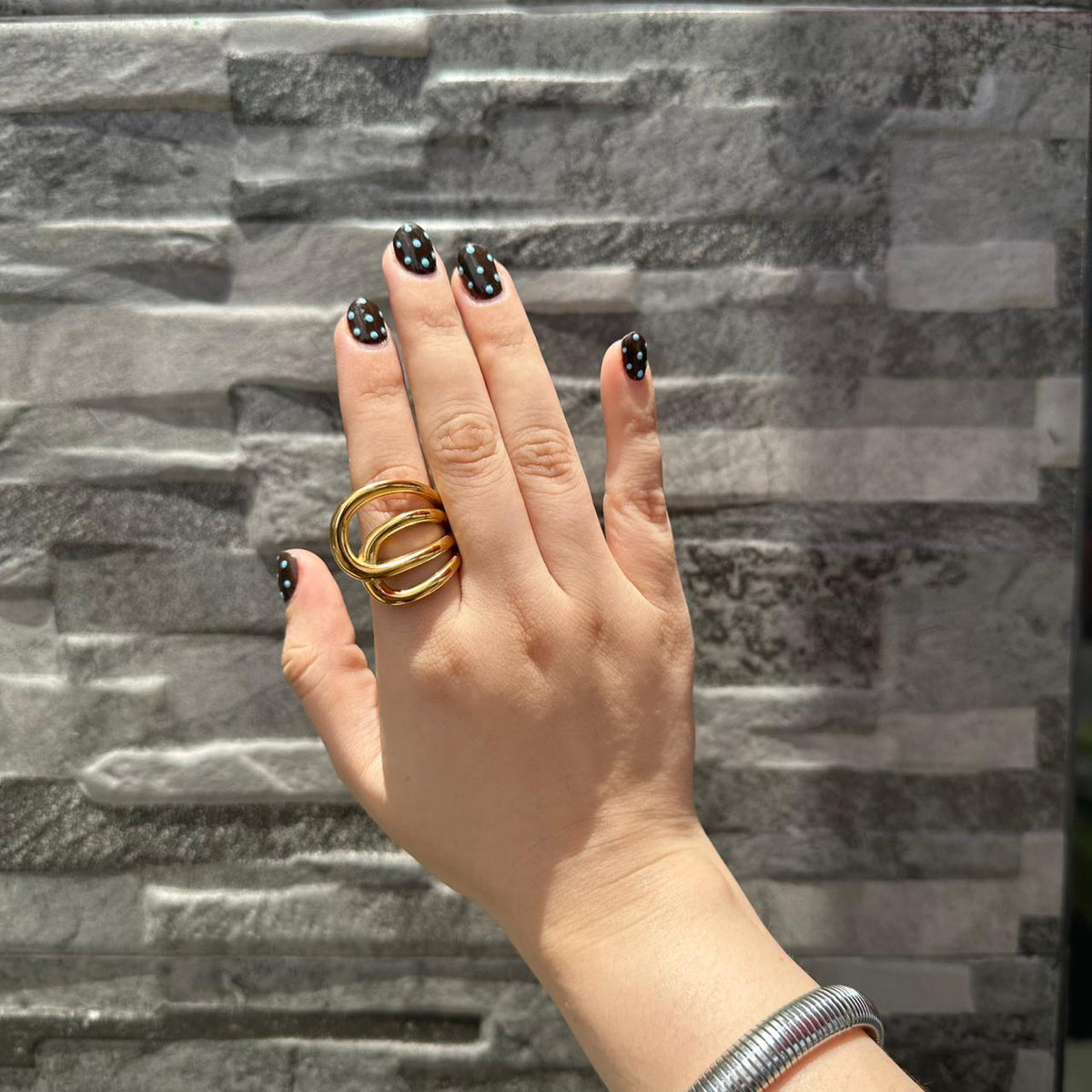 Anillo Tríada