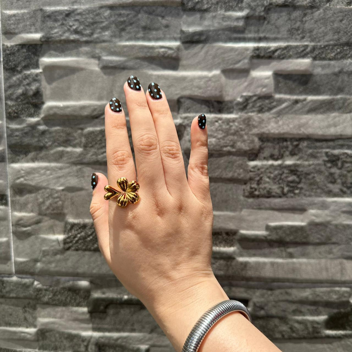 Anillo Pétalia