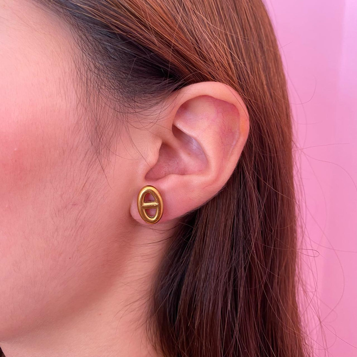 Aretes Óvalo Liso Dorado