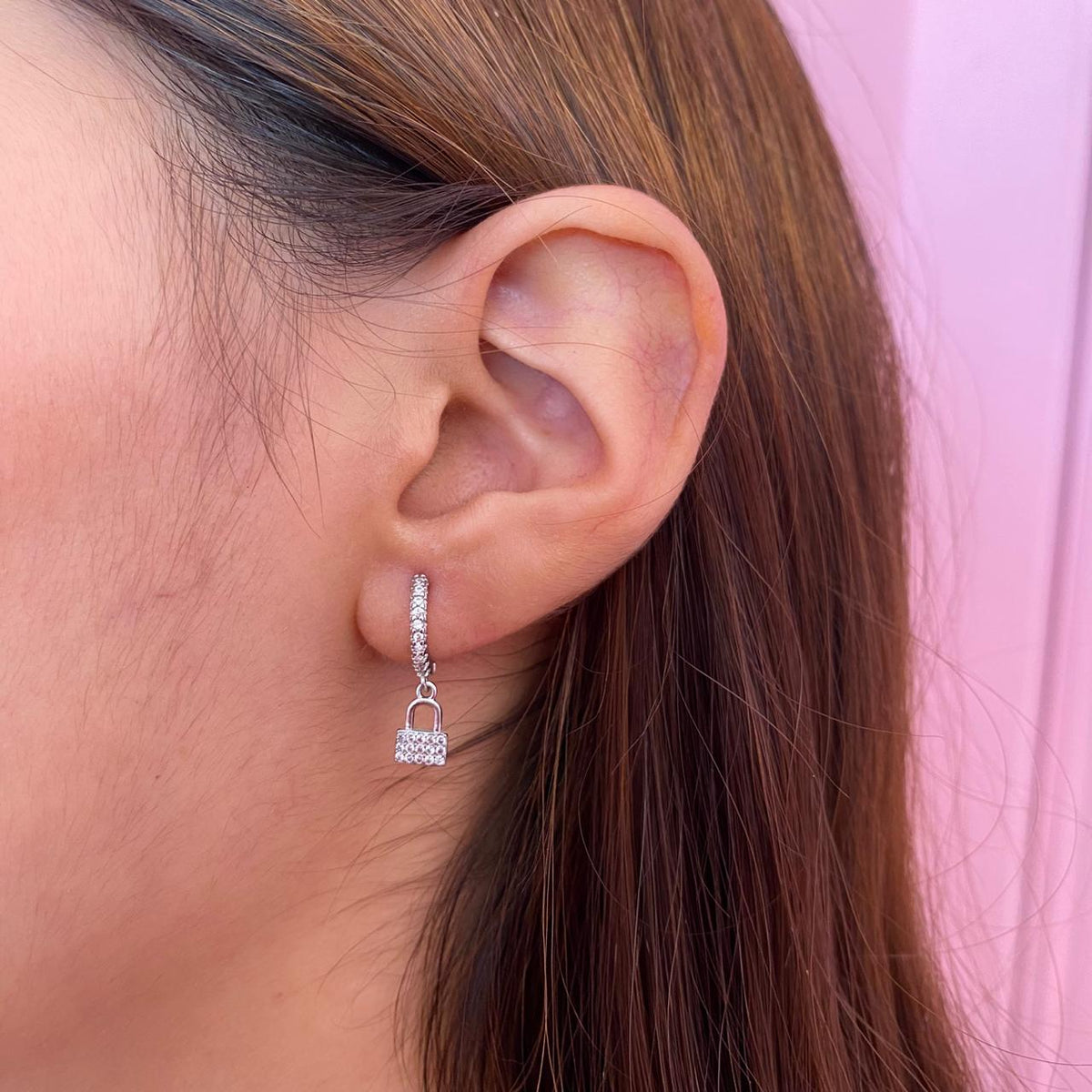 Arete Candado Brillante