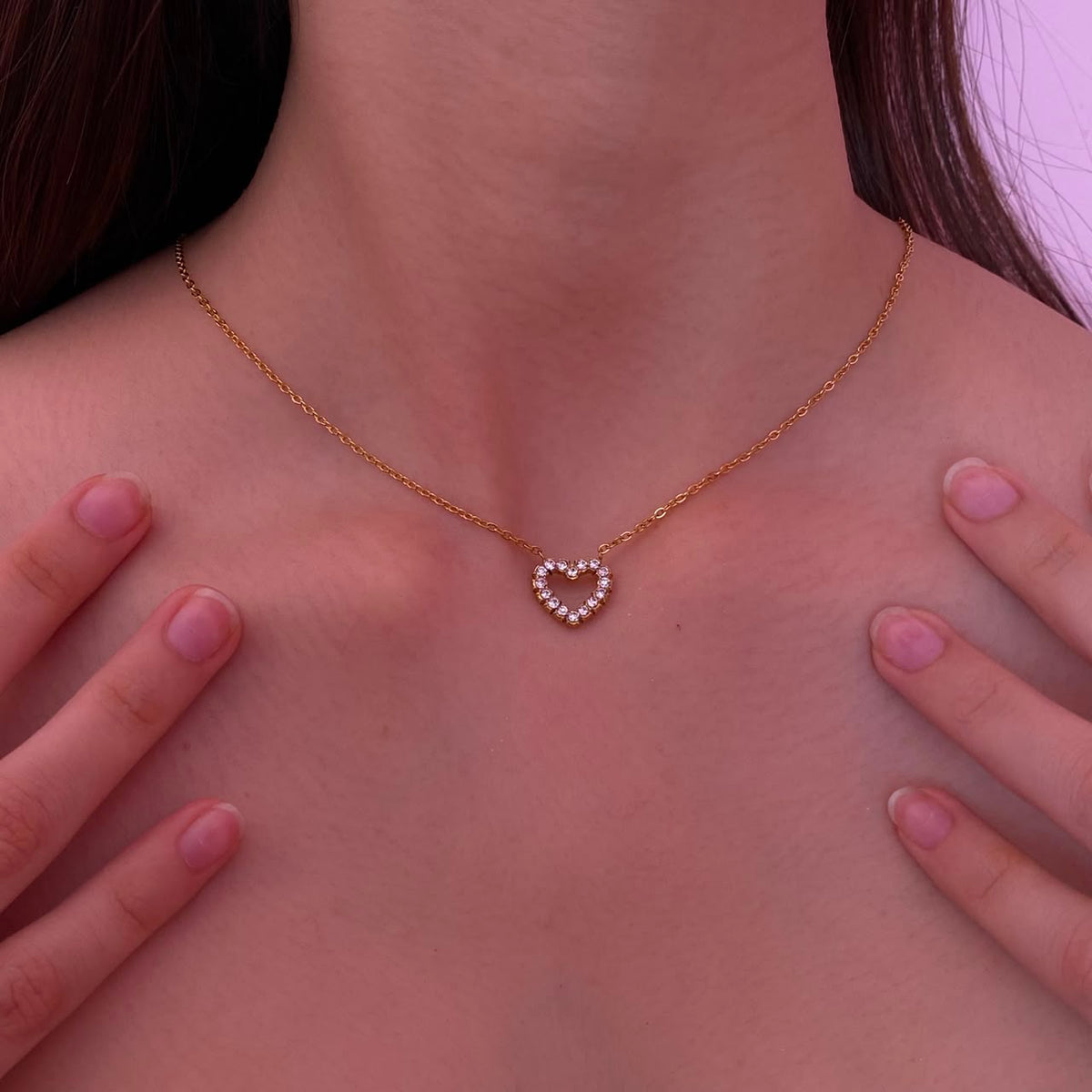 Collar Corazón Contorno Dorado